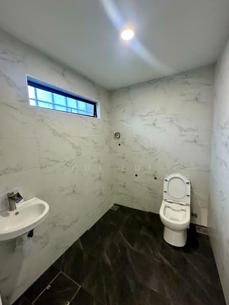 1-storey Terraced House for Sale in Taman Ungku Tun Aminah (Skudai) - Lui Lui - Bathroom - PropertyGuru.com.my