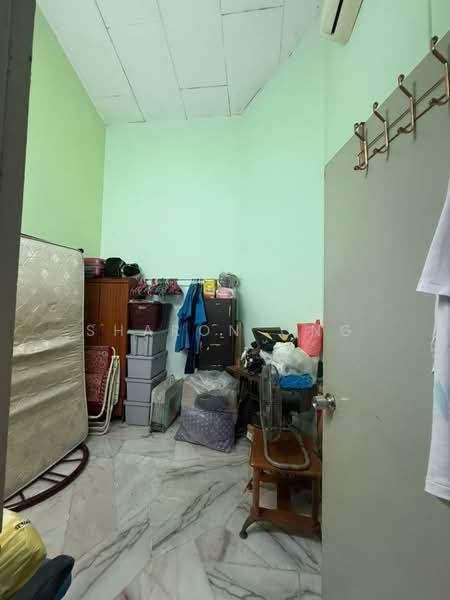 Rumah Teres 1 Tingkat untuk Dijual di Taman Desa Jaya (Johor Bahru) - Sharon Ong - Bedroom - PropertyGuru.com.my