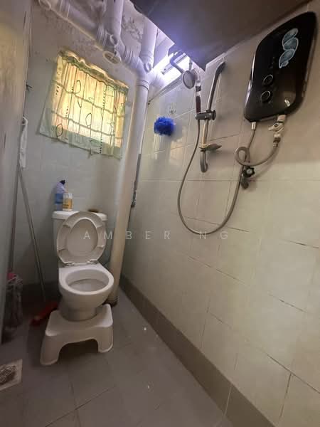 Flat for Sale at Seksyen 2 Wangsa Maju Flat - Amber Ng - Bathroom - PropertyGuru.com.my