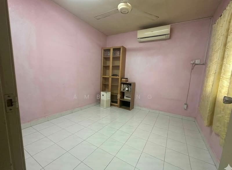 Flat for Sale at Seksyen 2 Wangsa Maju Flat - Amber Ng - Bedroom - PropertyGuru.com.my