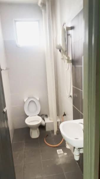 Pangsapuri untuk Disewa di The Rise Collection 2 - Jerry Tan - Bathroom - PropertyGuru.com.my