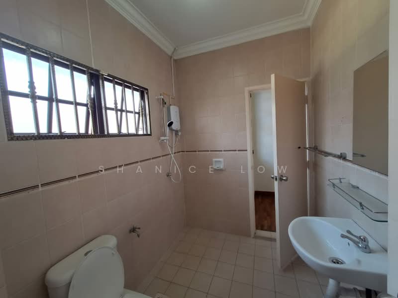 Rumah Teres 2-Tingkat untuk Dijual di Bandar Puteri Puchong (Puchong) - Shanice Low - Bathroom - PropertyGuru.com.my