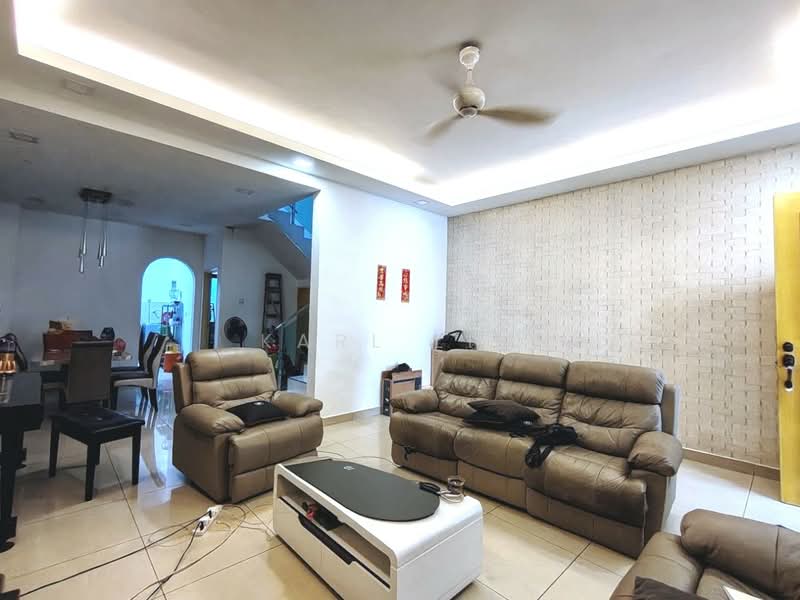 Rumah Teres 2 Tingkat untuk Dijual di Taman Mount Austin (Tebrau) - Karl Lim - Living Room - PropertyGuru.com.my