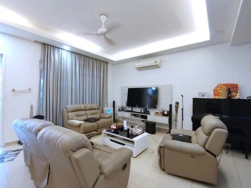 Rumah Teres 2 Tingkat untuk Dijual di Taman Mount Austin (Tebrau) - Karl Lim - Living Room - PropertyGuru.com.my