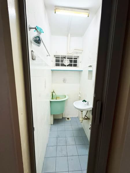 Pangsapuri untuk Disewa di Taman Medan Penaga - Jerry Tan - Bathroom - PropertyGuru.com.my