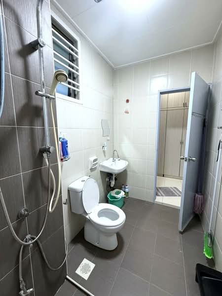 Rumah Teres 2 Tingkat untuk Dijual di Bandar Tiram (Ulu Tiram) - Karl Lim - Bathroom - PropertyGuru.com.my