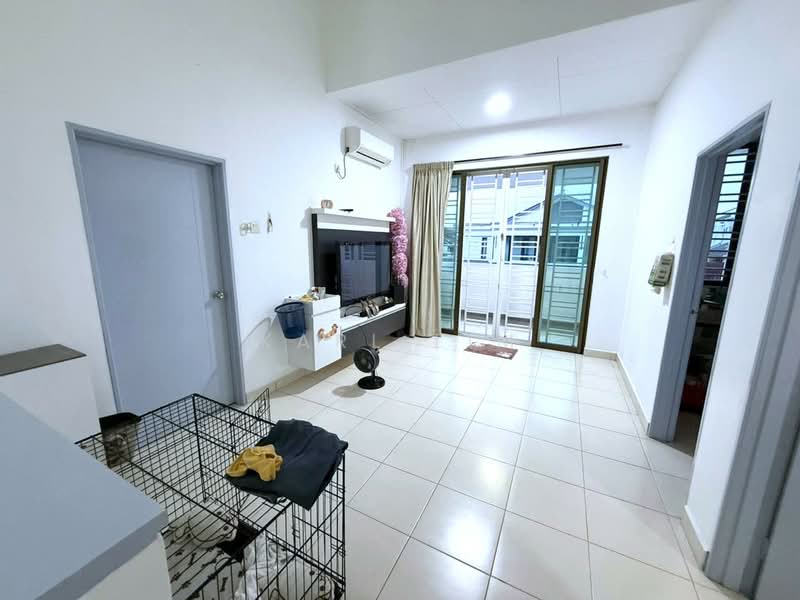 Rumah Teres 2 Tingkat untuk Dijual di Bandar Tiram (Ulu Tiram) - Karl Lim - Living Room - PropertyGuru.com.my