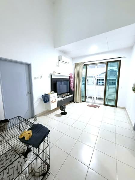 Rumah Teres 2 Tingkat untuk Dijual di Bandar Tiram (Ulu Tiram) - Karl Lim - Living Room - PropertyGuru.com.my
