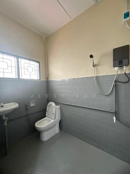2-storey Terraced House for Rent in Taman Sri Tebrau (Johor Bahru) - Jessy Koh - Bathroom - PropertyGuru.com.my