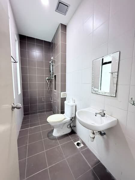 Rumah Kluster untuk Dijual di Taman Adda Heights (Tebrau) - Lui Lui - Bathroom - PropertyGuru.com.my