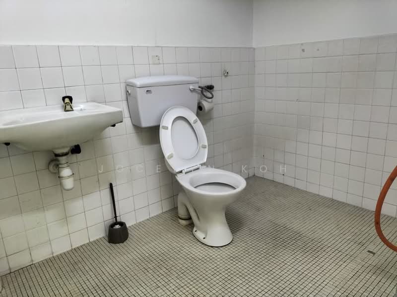 Pangsapuri untuk Disewa di Happy Garden Apartment - Jocelyn Koh - Bathroom - PropertyGuru.com.my