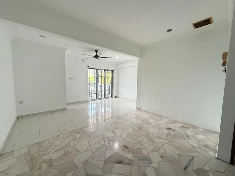 Rumah Teres 2 Tingkat untuk Dijual di Taman Kluang Barat (Kluang) - Sam Bro - Living Room - PropertyGuru.com.my