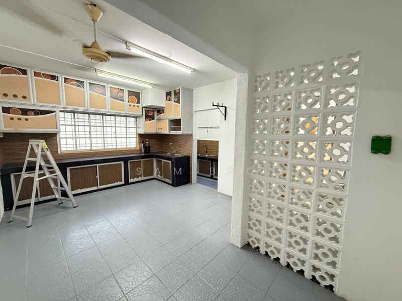 Rumah Teres 2 Tingkat untuk Dijual di Taman Kluang Barat (Kluang) - Sam Bro - Kitchen - PropertyGuru.com.my