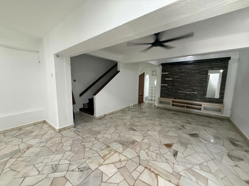 Rumah Teres 2 Tingkat untuk Dijual di Taman Kluang Barat (Kluang) - Sam Bro - Living Room - PropertyGuru.com.my