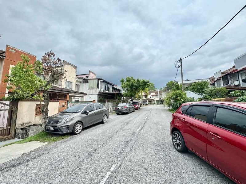 2-storey Terraced House for Sale in Bandar Tasik Puteri (Rawang) - Azli Ibrahim - Exterior - PropertyGuru.com.my