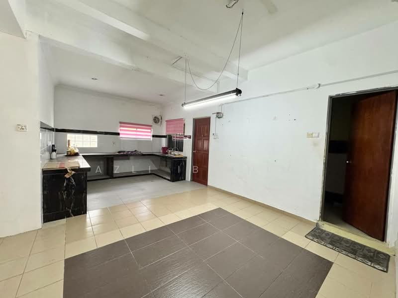 2-storey Terraced House for Sale in Bandar Tasik Puteri (Rawang) - Azli Ibrahim - Kitchen - PropertyGuru.com.my