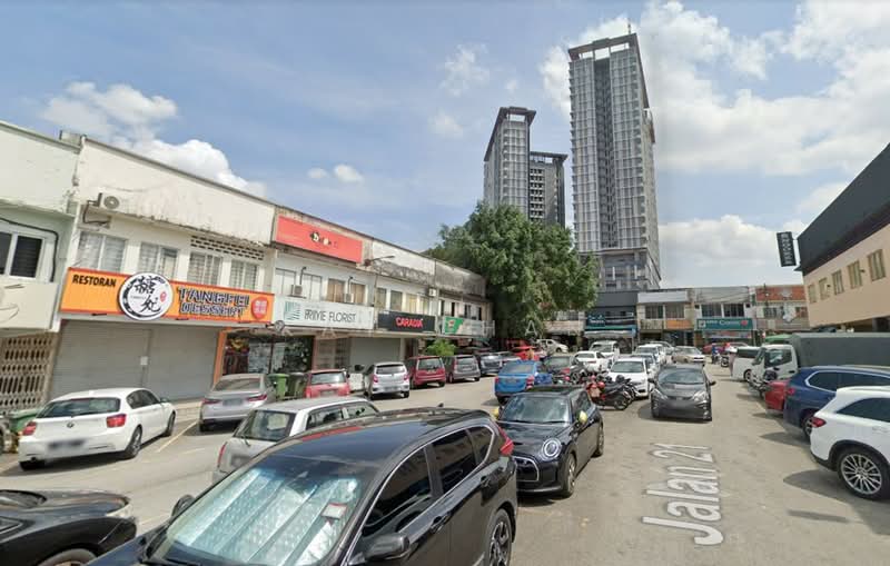 Shop for Rent in Petaling Jaya (Selangor) - Kat Chan - Exterior - PropertyGuru.com.my