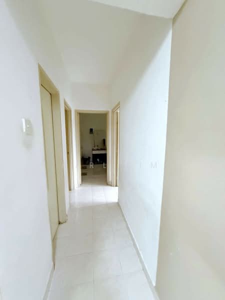 Apartment for Sale at Vista Seri Alam - Karl Lim - Corridor - PropertyGuru.com.my