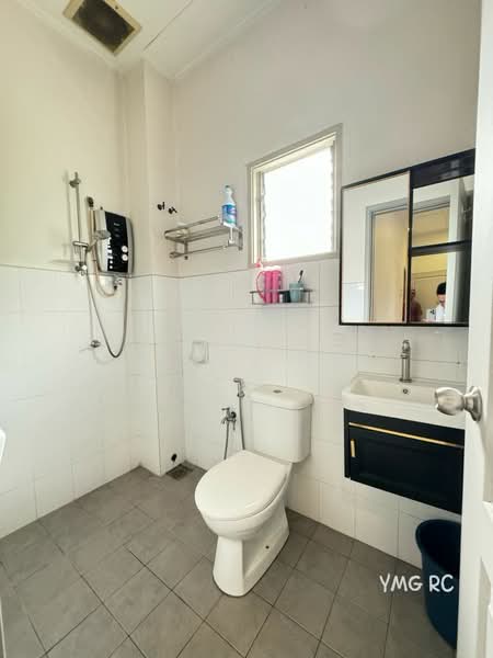 Terraced House for Rent in Bandar Botanic (Klang) - Stella Tan - Bathroom - PropertyGuru.com.my