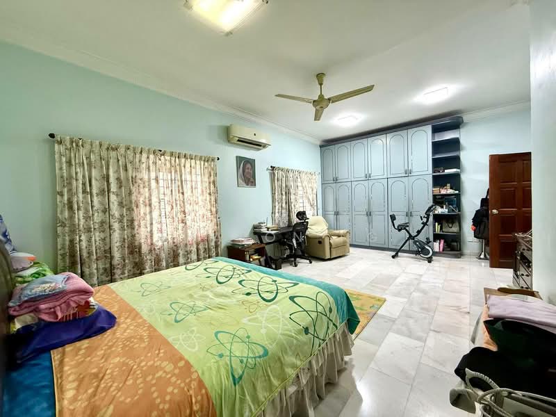 Rumah Banglo untuk Dijual di Taman Kebun Teh (Johor Bahru) - Sharon Ng - Bedroom - PropertyGuru.com.my