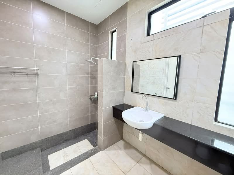 Rumah Kluster untuk Dijual di Taman Adda Heights (Tebrau) - Kym Kee - Bathroom - PropertyGuru.com.my