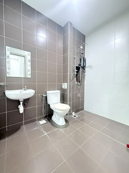 Rumah Kluster untuk Dijual di Taman Adda Heights (Tebrau) - Kym Kee - Bathroom - PropertyGuru.com.my