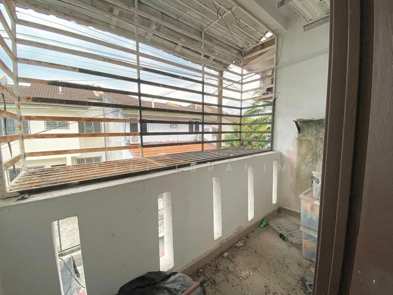 2-storey Terraced House for Sale in Bandar Tasik Puteri (Rawang) - Azli Ibrahim - Balcony - PropertyGuru.com.my