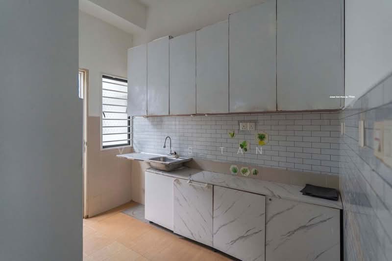 Rumah Teres 2 Tingkat untuk Disewa di Bandar Bukit Raja (Klang) - Vitas Tan - Kitchen - PropertyGuru.com.my