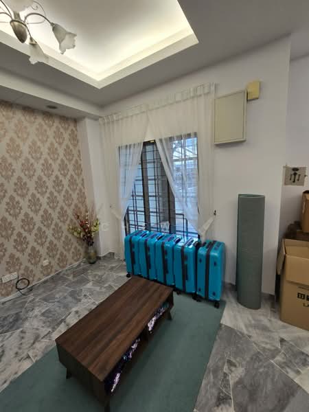 Rumah Teres 2 Tingkat untuk Dijual di Ukay Perdana (Ulu Kelang) - Chew . - Living Room - PropertyGuru.com.my