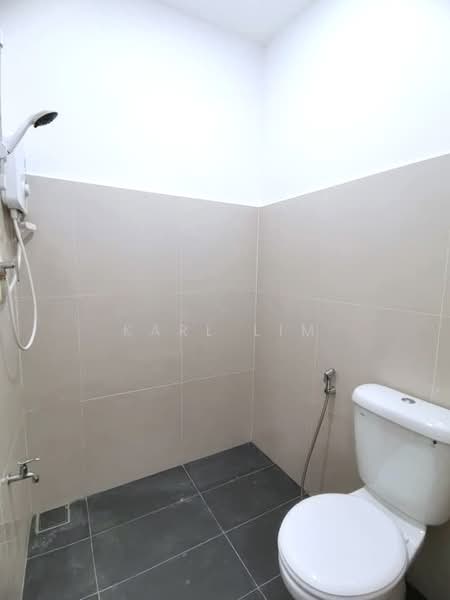 1-storey Terraced House for Sale in Taman Ungku Tun Aminah (Skudai) - Karl Lim - Bathroom - PropertyGuru.com.my