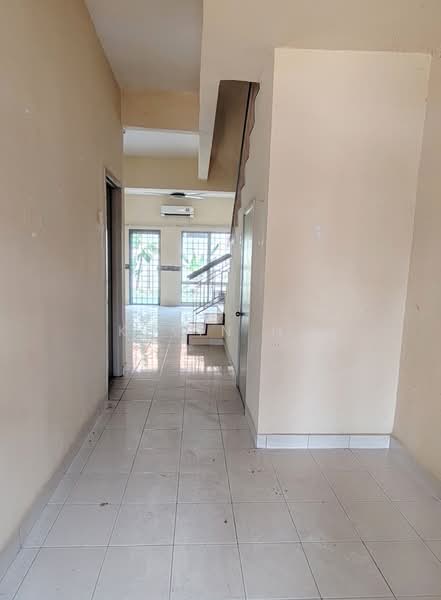 2-storey Terraced House for Sale in Taman Tasik Prima (Puchong) - Kevin Ho - Corridor - PropertyGuru.com.my