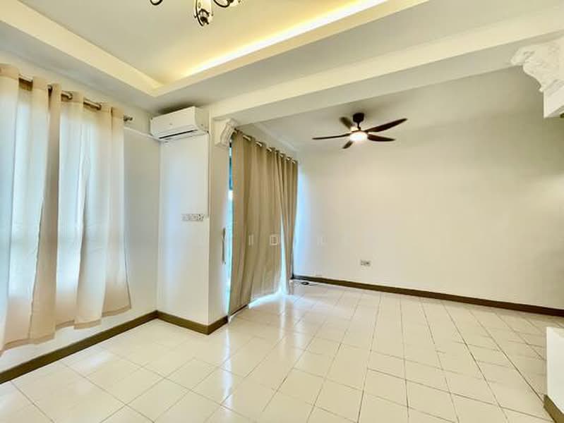 Servis Apartment untuk Dijual di Ritze Perdana 2 - David Kok - Living Room - PropertyGuru.com.my