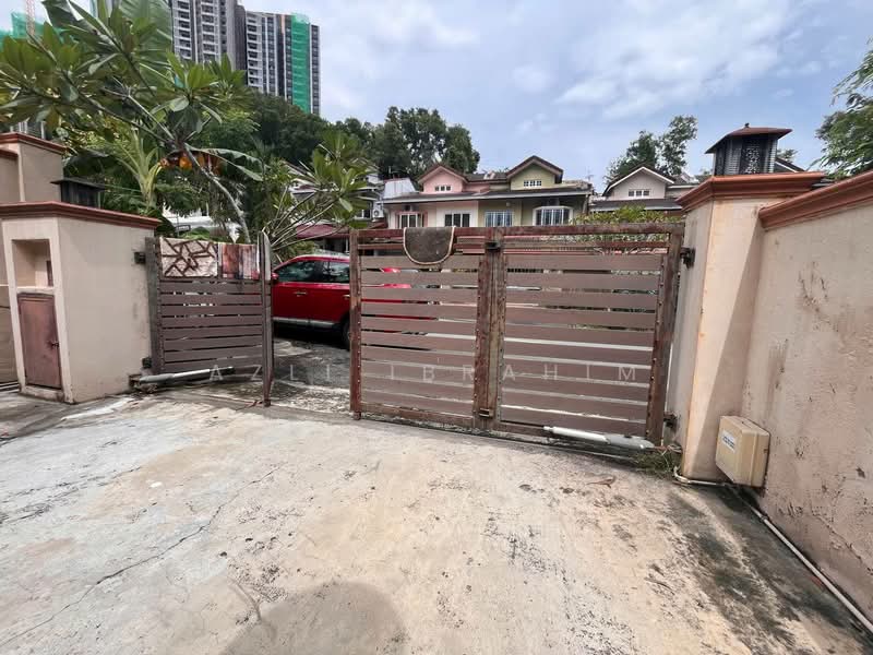 Rumah Teres 2.5 Tingkat untuk Dijual di Taman Equine (Seri Kembangan) - Azli Ibrahim - Exterior - PropertyGuru.com.my