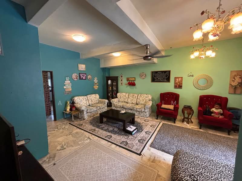 Rumah Teres 2.5 Tingkat untuk Dijual di Taman Equine (Seri Kembangan) - Azli Ibrahim - Living Room - PropertyGuru.com.my