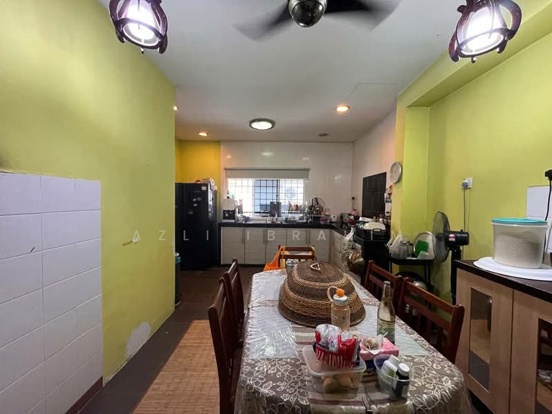 Rumah Teres 2.5 Tingkat untuk Dijual di Taman Equine (Seri Kembangan) - Azli Ibrahim - Kitchen - PropertyGuru.com.my