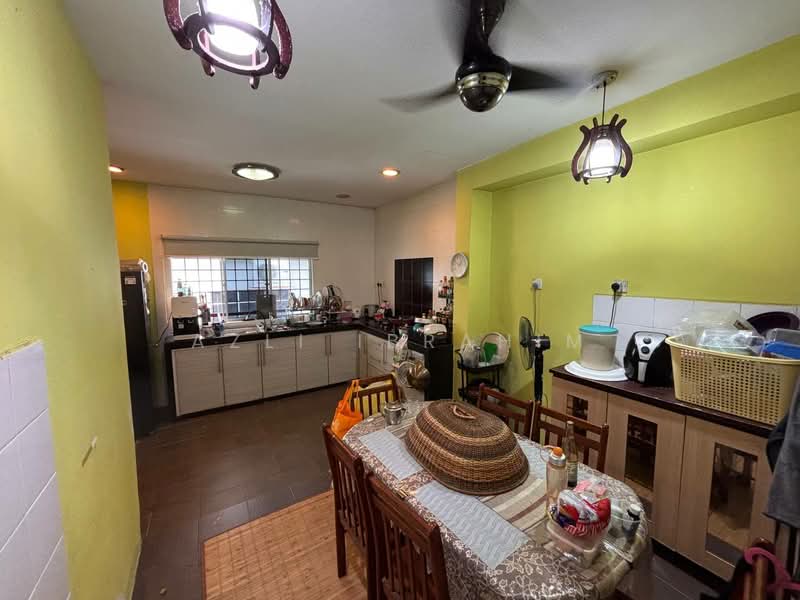 Rumah Teres 2.5 Tingkat untuk Dijual di Taman Equine (Seri Kembangan) - Azli Ibrahim - Kitchen - PropertyGuru.com.my