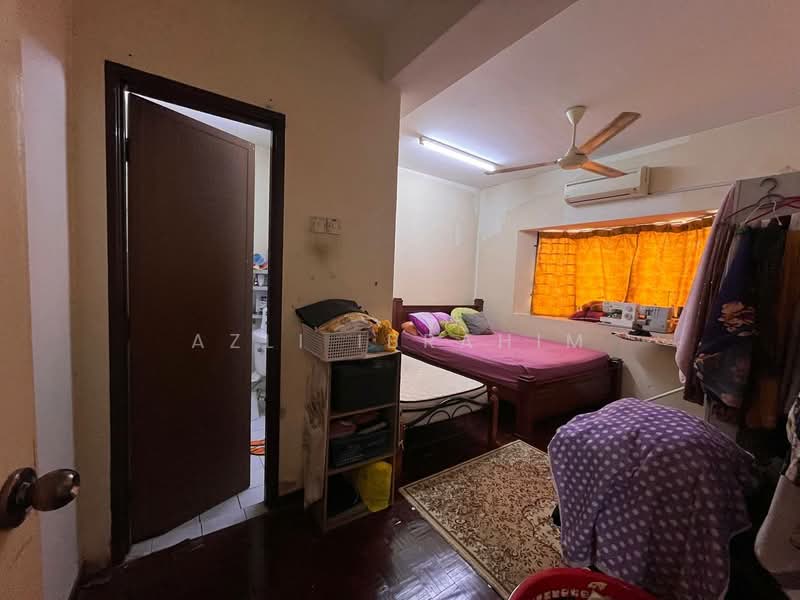 Rumah Teres 2.5 Tingkat untuk Dijual di Taman Equine (Seri Kembangan) - Azli Ibrahim - Bedroom - PropertyGuru.com.my