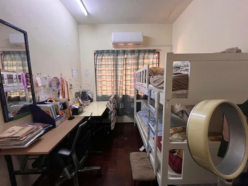 Rumah Teres 2.5 Tingkat untuk Dijual di Taman Equine (Seri Kembangan) - Azli Ibrahim - Bedroom - PropertyGuru.com.my