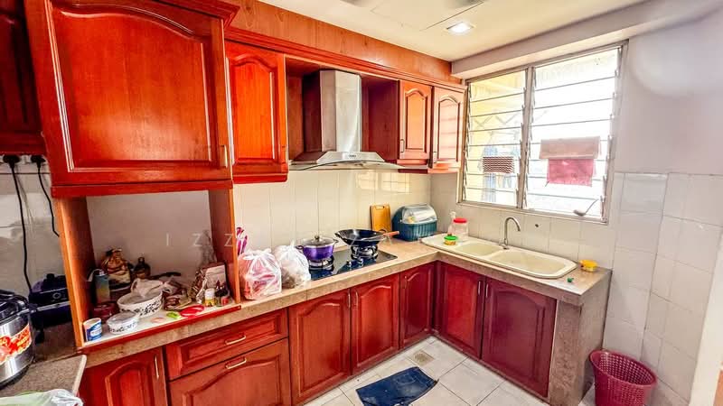 Pangsapuri untuk Dijual di Zamrud Apartment - Izzat Zamros - PropertyGuru.com.my