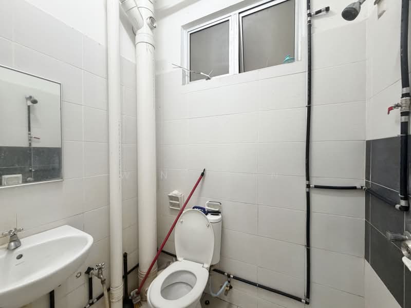 Pangsapuri untuk Dijual di Idaman Iris - Weng Sern - Bathroom - PropertyGuru.com.my