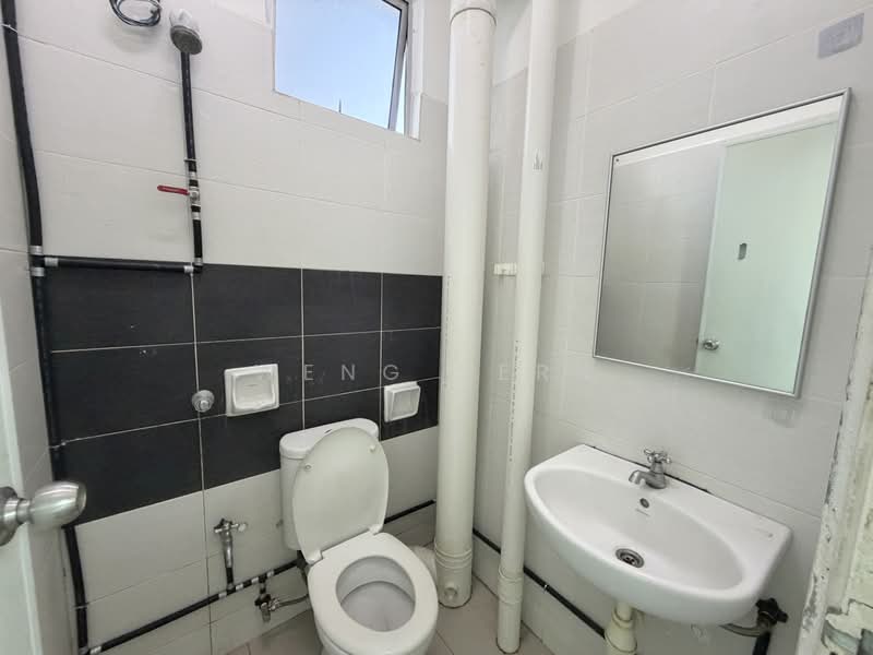 Apartment for Sale at Idaman Iris - Weng Sern - Bathroom - PropertyGuru.com.my
