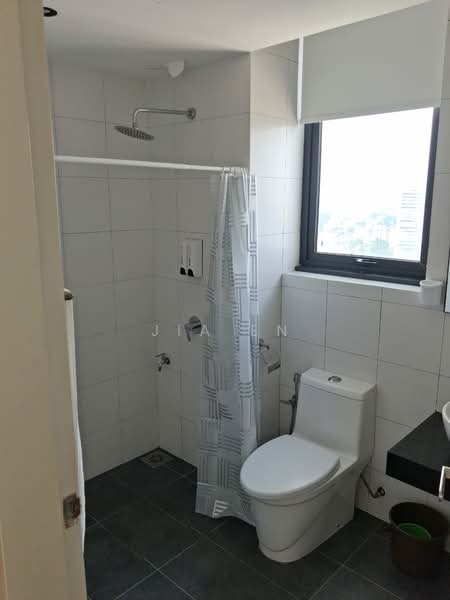 Servis Apartment untuk Disewa di Chambers - Jia En - Bathroom - PropertyGuru.com.my