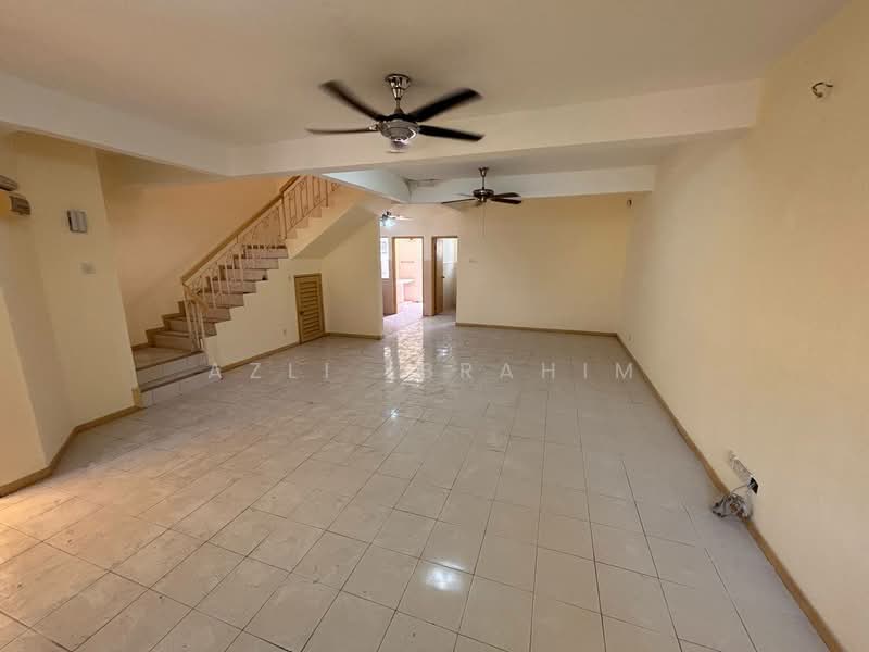 Rumah Teres 2 Tingkat untuk Dijual di Taman Kajang Perdana (Kajang) - Azli Ibrahim - Living Room - PropertyGuru.com.my