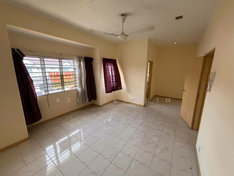 Rumah Teres 2 Tingkat untuk Dijual di Taman Kajang Perdana (Kajang) - Azli Ibrahim - Living Room - PropertyGuru.com.my