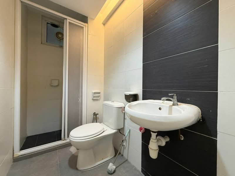 Kondominium untuk Disewa di Summer Place - Xinnee . - Bathroom - PropertyGuru.com.my