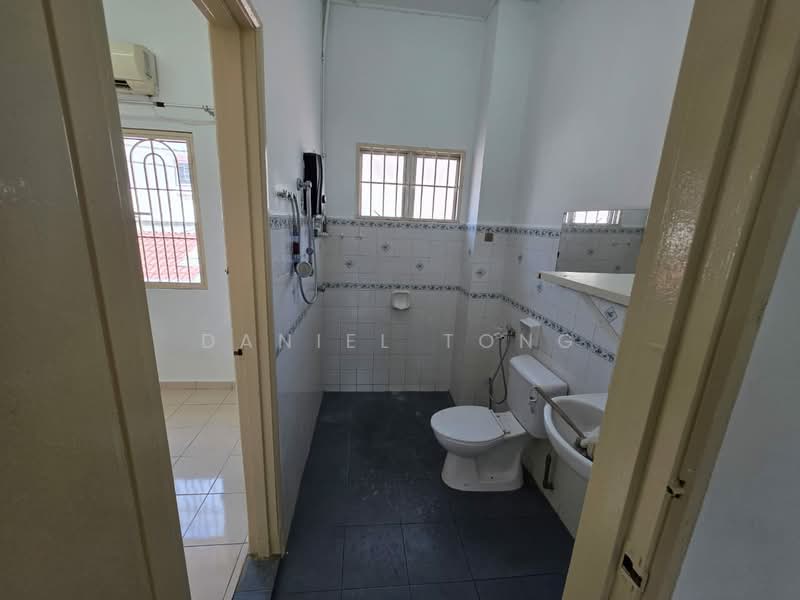 Rumah Teres 2 Tingkat untuk Dijual di Puchong (Selangor) - Daniel Tong - Bathroom - PropertyGuru.com.my