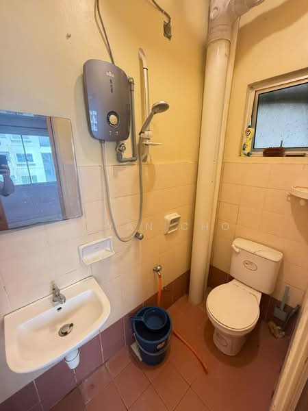 Apartment for Sale at Sri Gotong Apartment - Bryan Cho - Bathroom - PropertyGuru.com.my