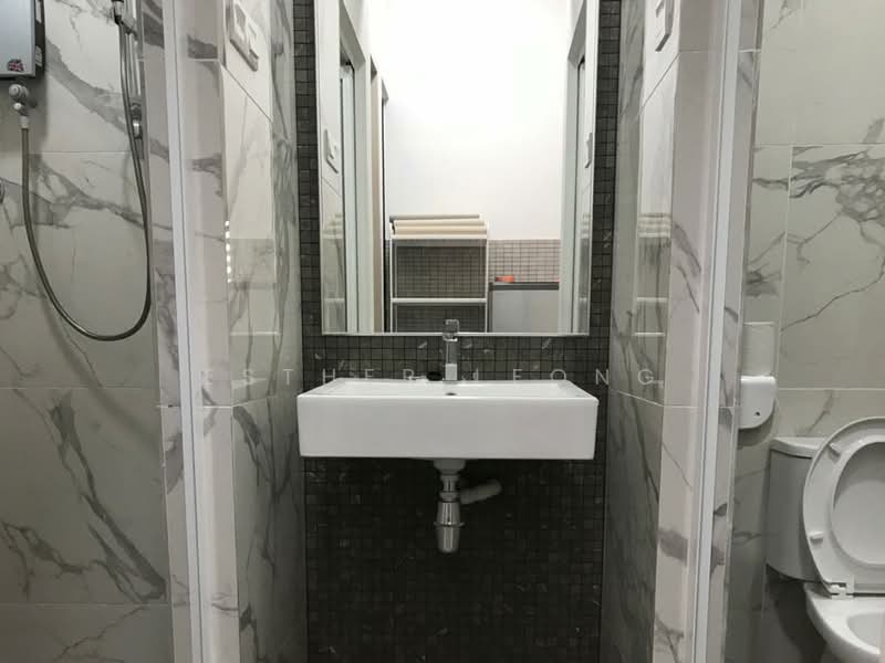 Service Residence for Sale at The Grand Subang Jaya SS13 - Esther Leong - Bathroom - PropertyGuru.com.my