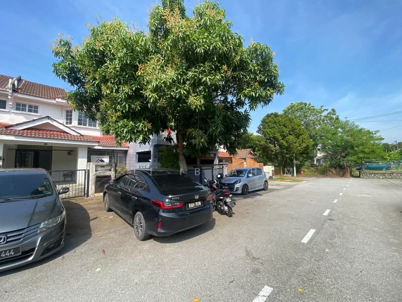 Rumah Teres 2 Tingkat untuk Dijual di Taman Lestari Putra (Seri Kembangan) - Azli Ibrahim - Exterior - PropertyGuru.com.my
