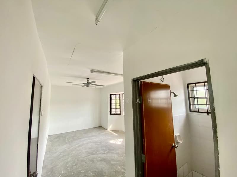 Rumah Teres 2 Tingkat untuk Dijual di Taman Lestari Putra (Seri Kembangan) - Azli Ibrahim - Interior - PropertyGuru.com.my
